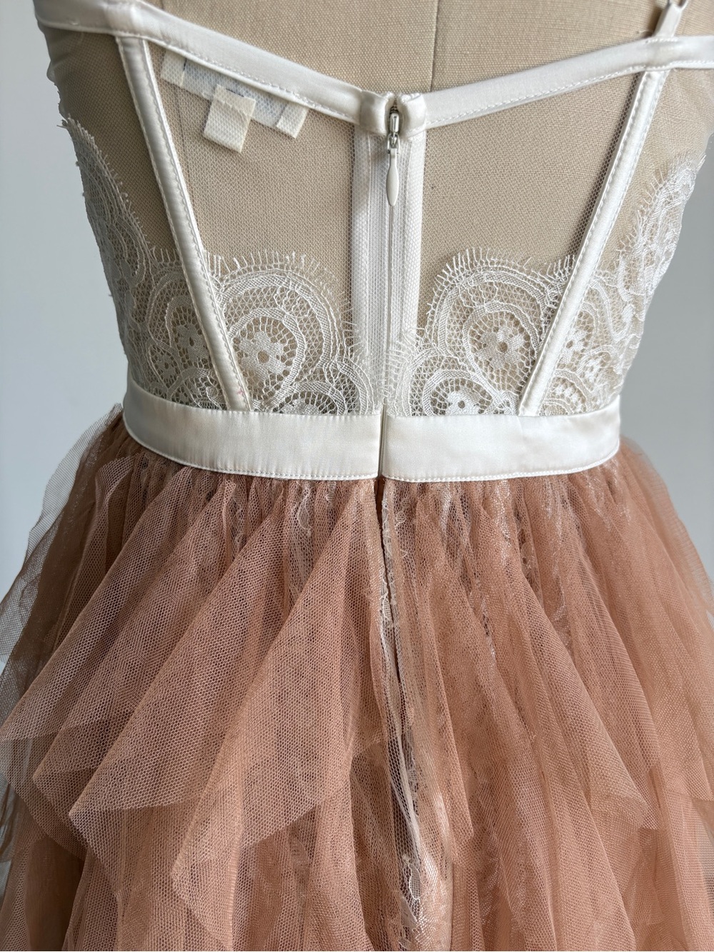 New For Love And Lemons White Lace Bodice with Blush Tiered Tulle Maxi Sz Small - Picture 6 of 11